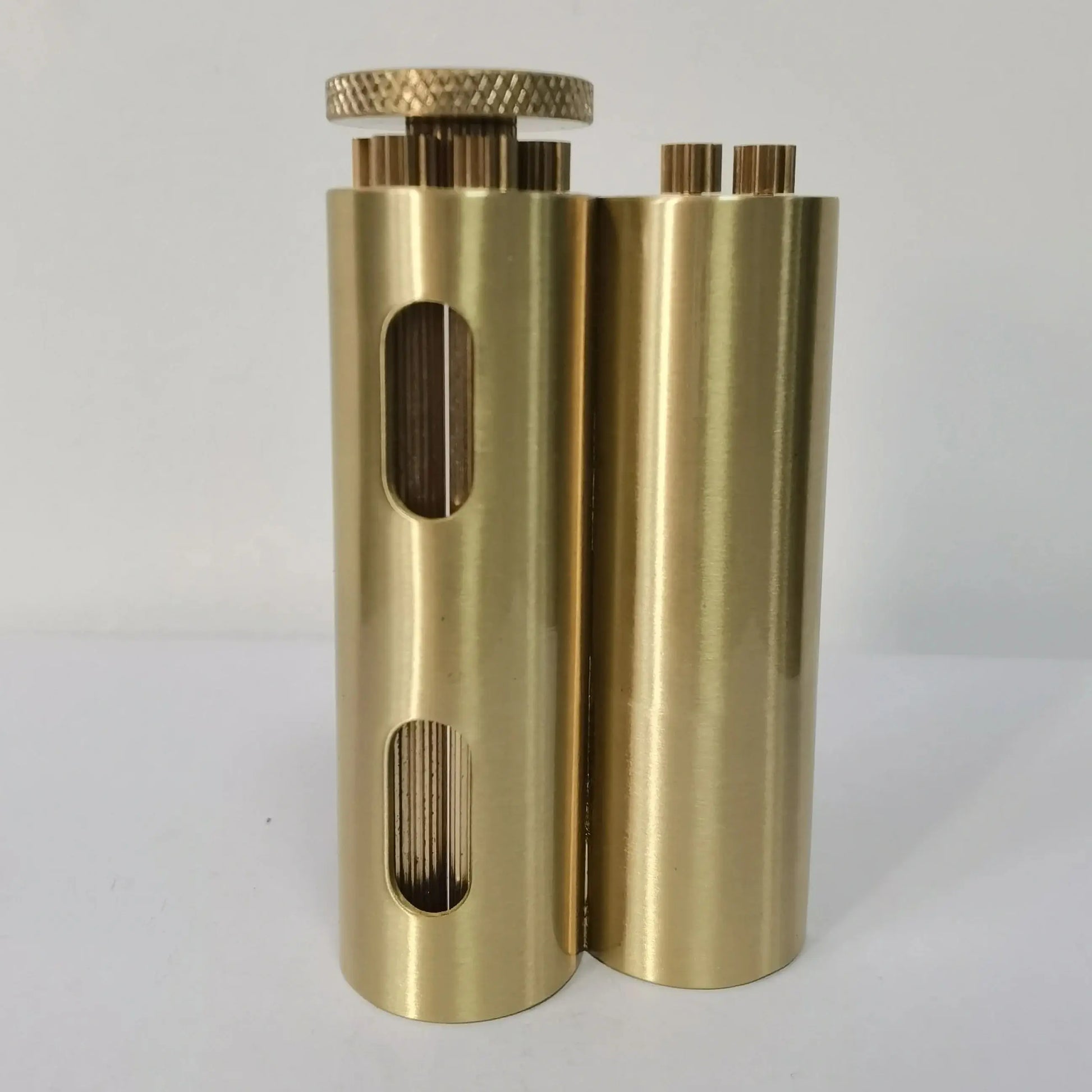 Handmade Brass Rolling Cigarette Machine Bearing Gear Rotation Vintage Cylinder Cigarette Wrapping Machine for 70MM * Φ 8Mm